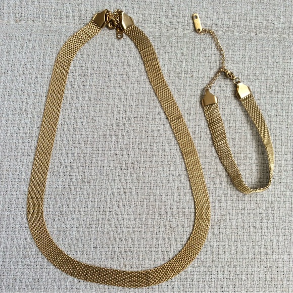 Vintage Gold Mesh Chain bracelet | Elegant Statement Jewelry - Picture 3 of 3